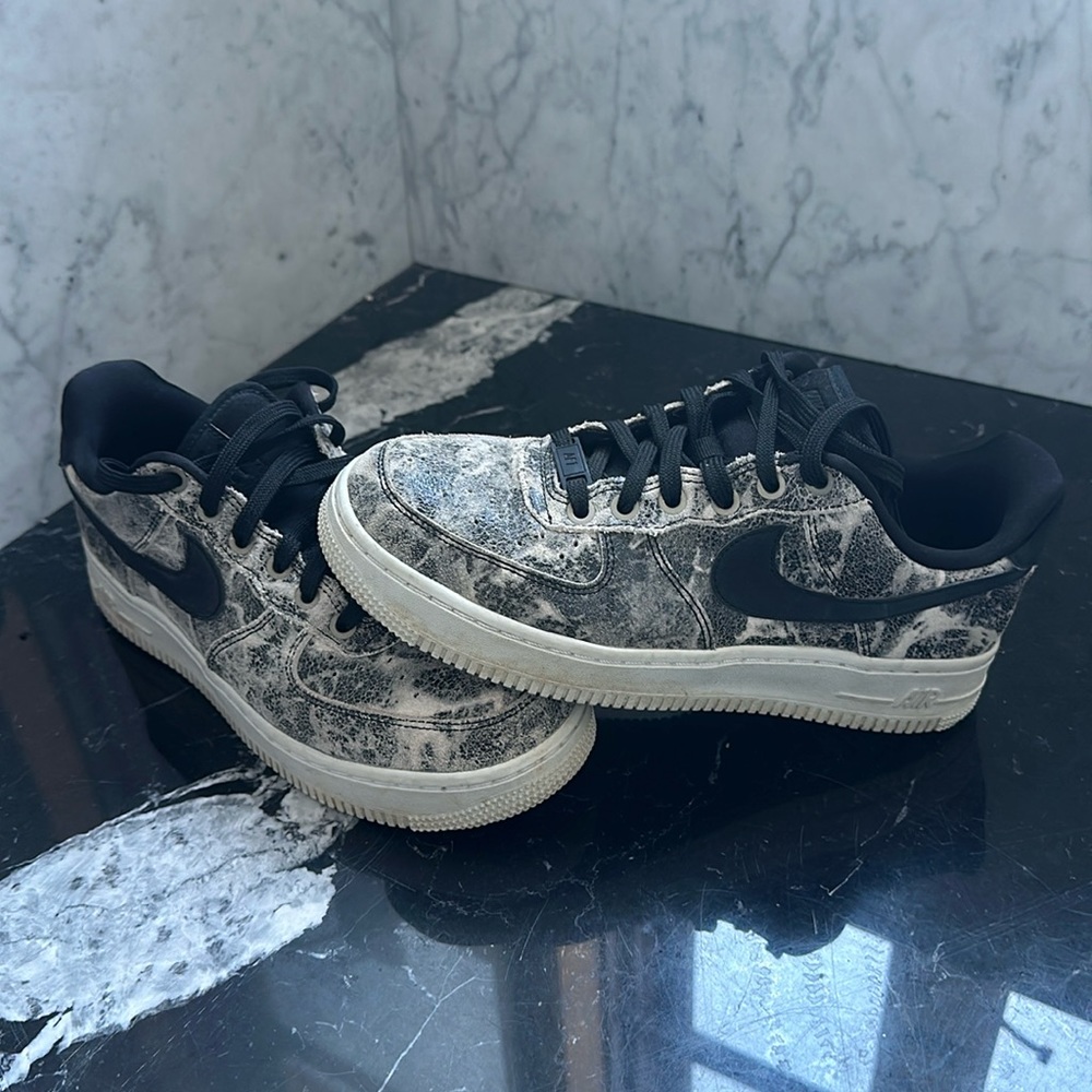 Nike Air Force 1 black and white